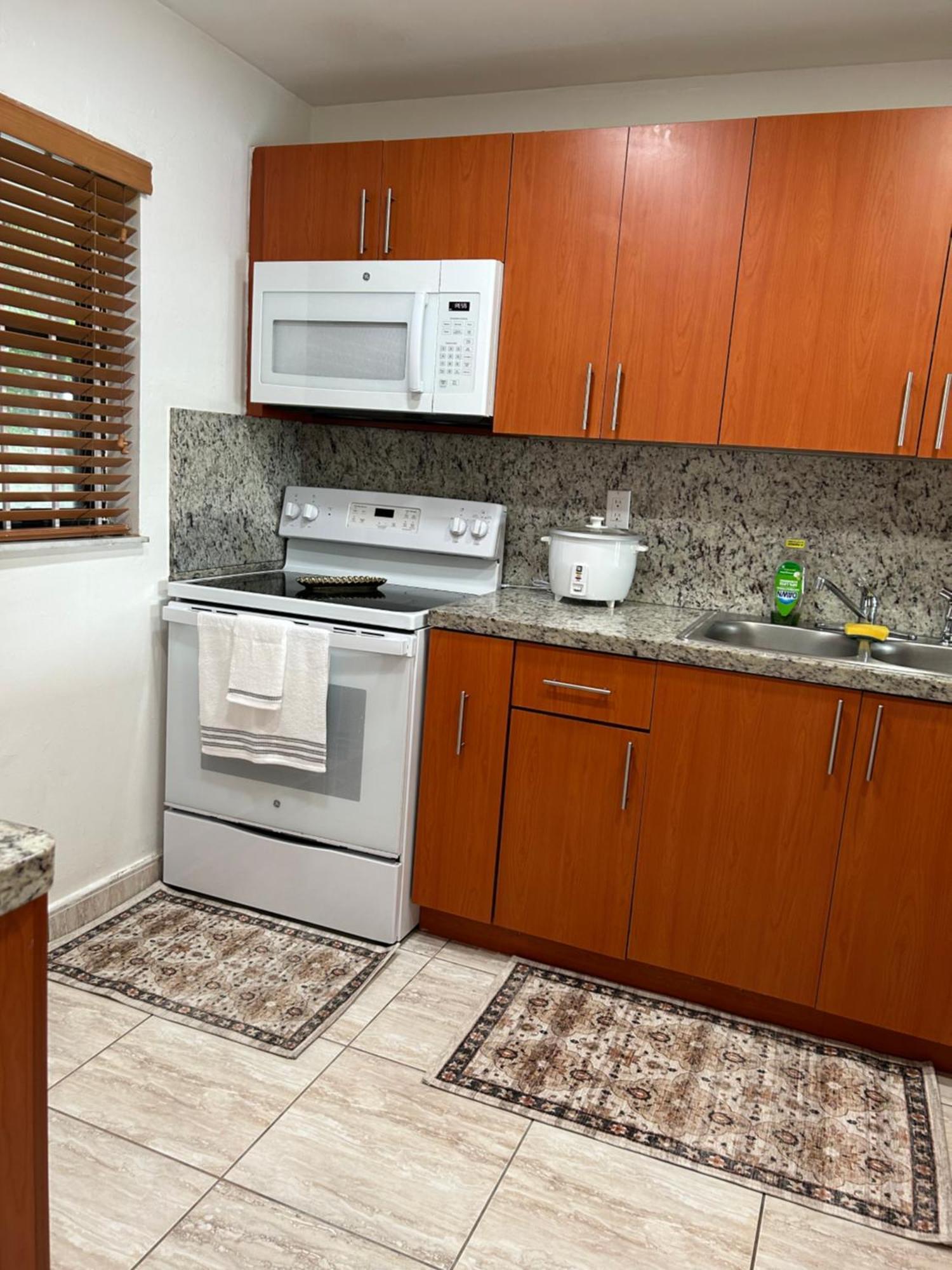 Beautiful Apartment With Very Elegant Colonial Decoration Tamiami Εξωτερικό φωτογραφία