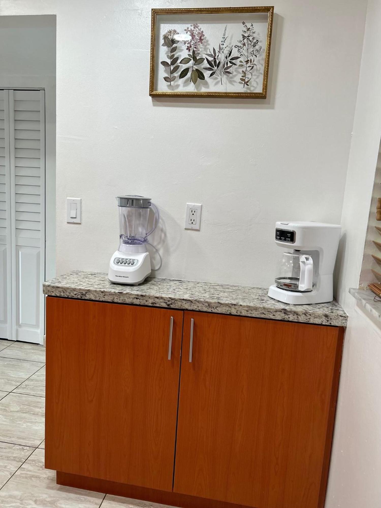 Beautiful Apartment With Very Elegant Colonial Decoration Tamiami Εξωτερικό φωτογραφία