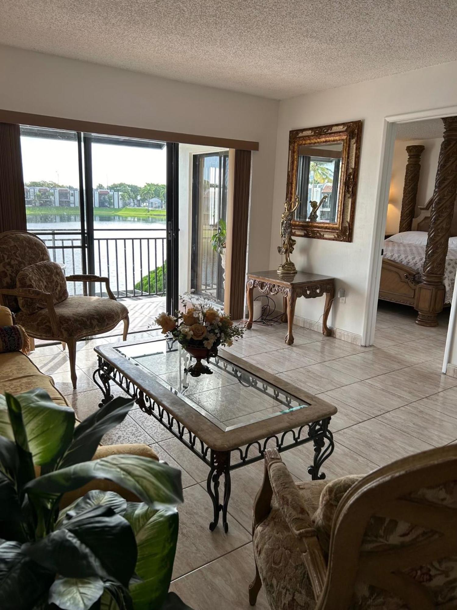 Beautiful Apartment With Very Elegant Colonial Decoration Tamiami Εξωτερικό φωτογραφία