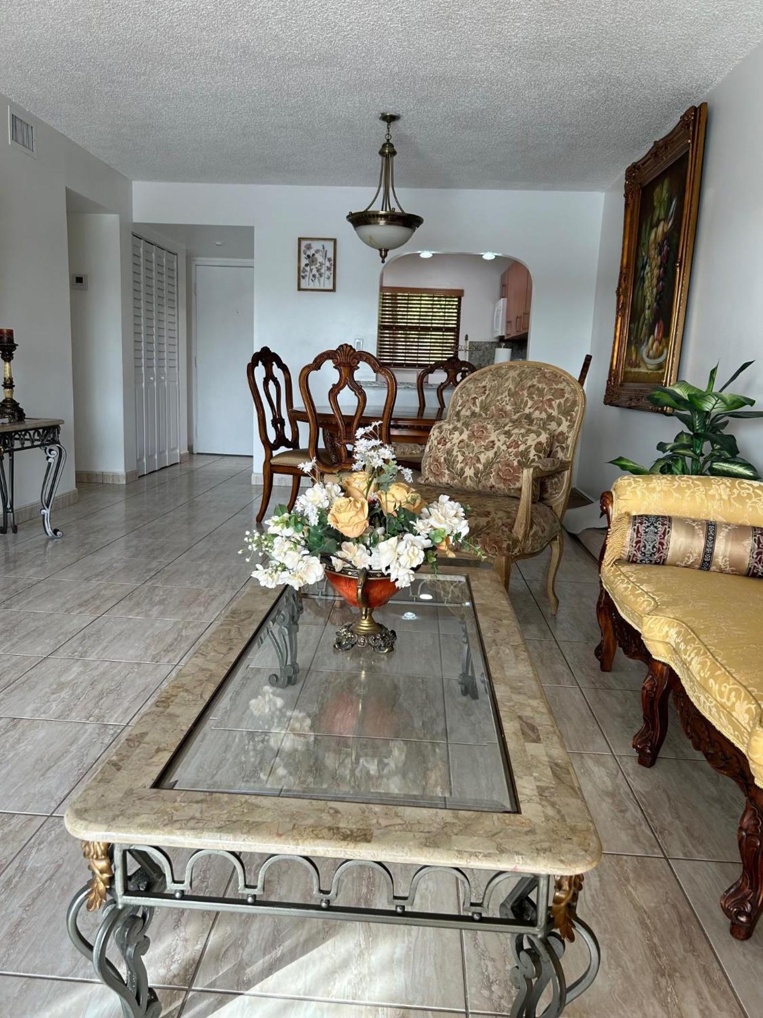 Beautiful Apartment With Very Elegant Colonial Decoration Tamiami Εξωτερικό φωτογραφία